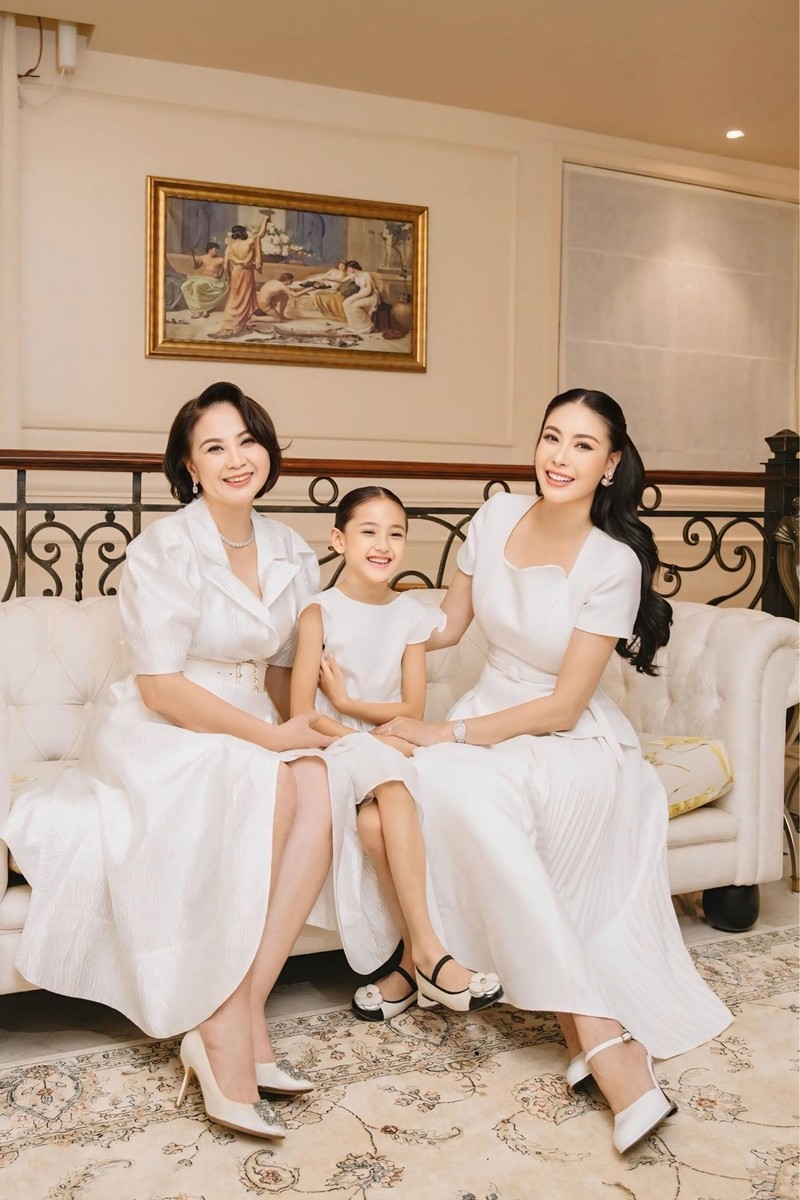 Hoa hậu Hà Kiều Anh sinh con ở tuổi 40 và lý do chồng đại gia ít xuất hiện - 4