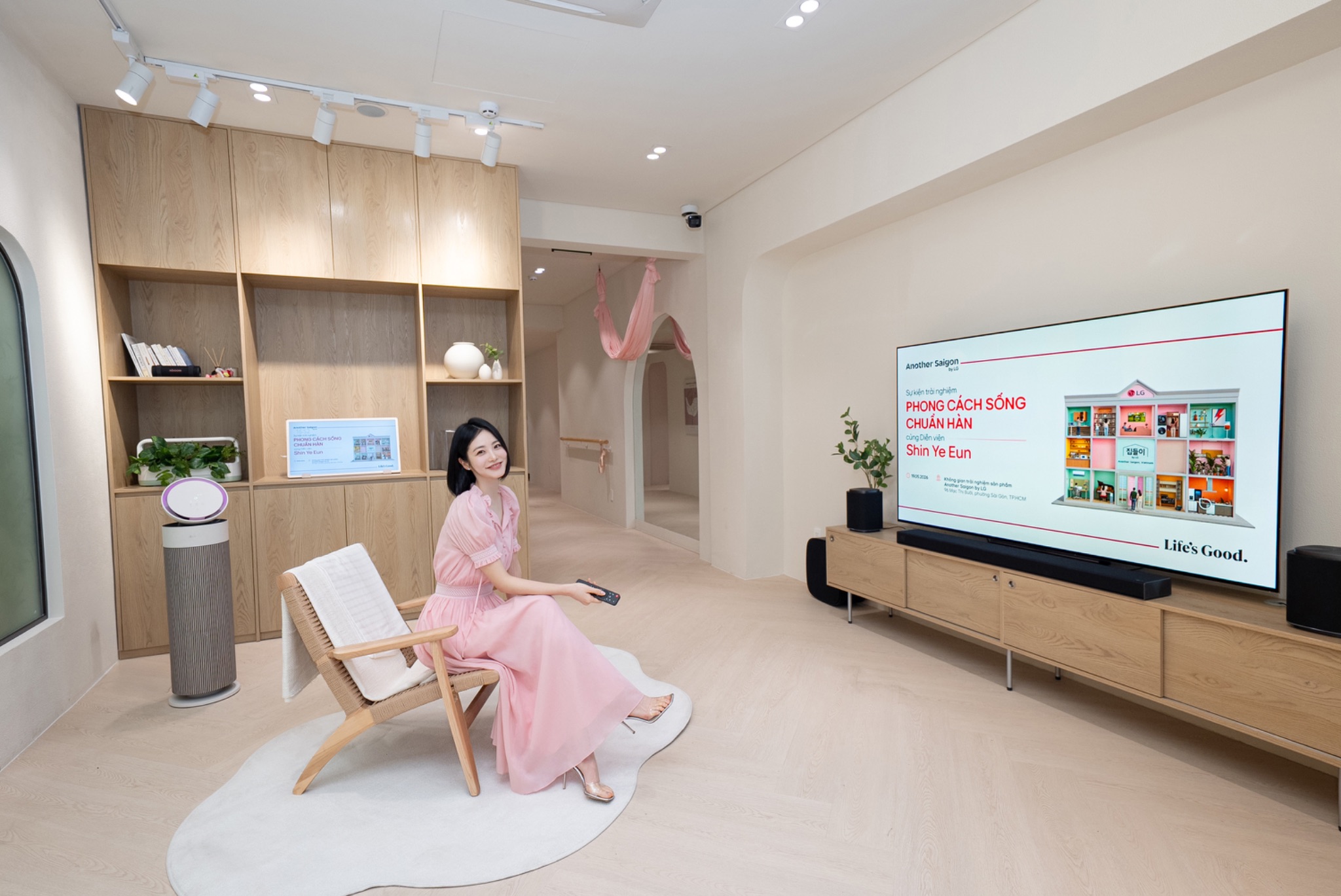 Điều khiến nhiều người yêu thích lifestyle Hàn không chỉ là sự tinh tế, mà còn là cách công nghệ hòa nhịp cùng nhịp sống thường ngày.