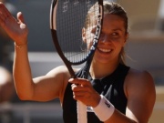 "Đóa hồng" Ba Lan hết tiền trả khách sạn, vẫn gây chấn động vào bán kết Roland Garros