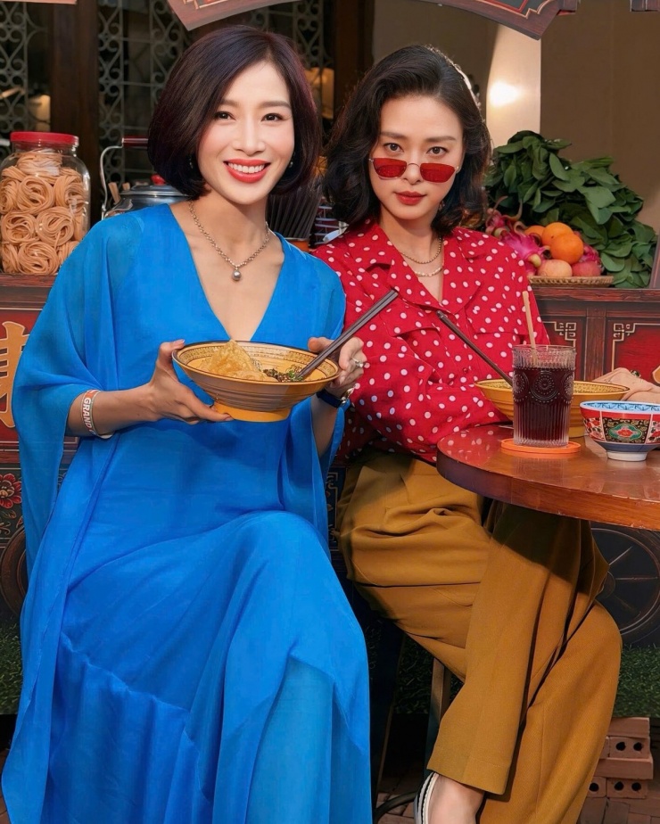 Thu Hương mừng Ngô Thanh Vân khai trương nhà hàng chay thứ hai tại TP HCM cuối tháng 5.