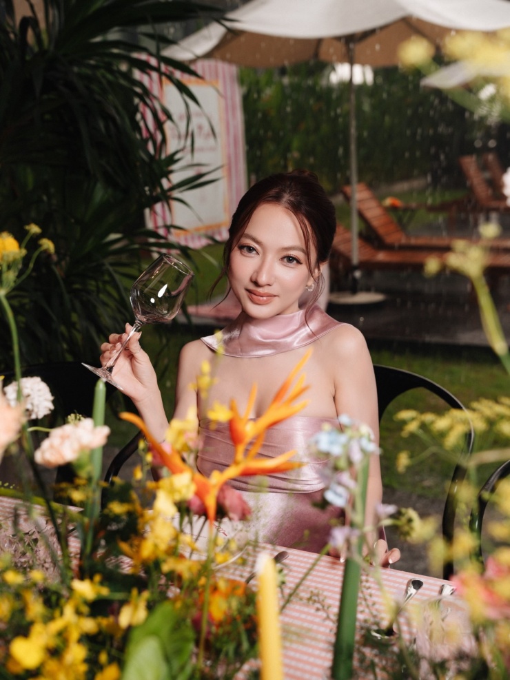 Xuân Nghi làm tiệc ngủ chia tay độc thân cùng nhóm 'chị đẹp' - 1