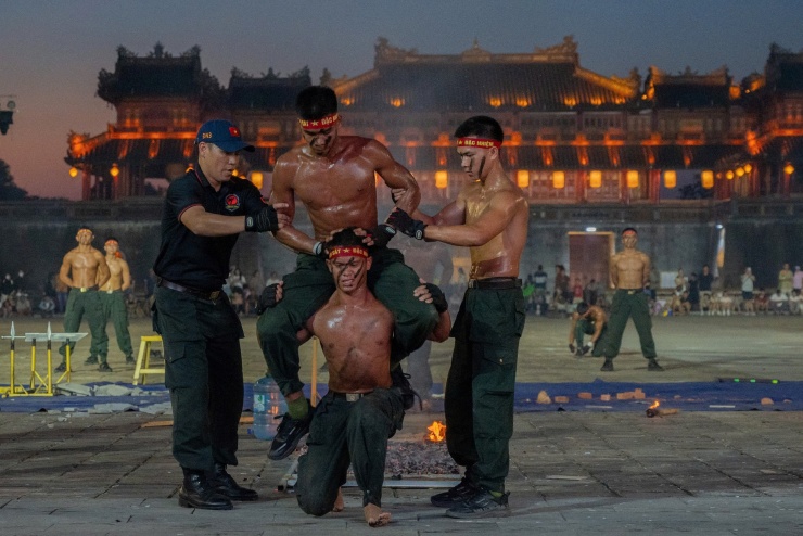 Biểu diễn khí công.
