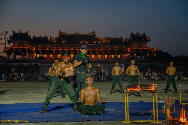 Hình ảnh "đã mắt" trước cổng Ngọ Môn - 4