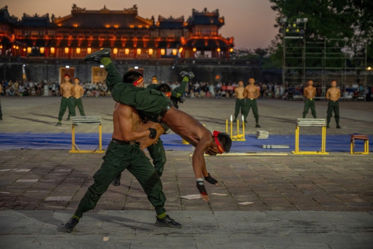 Hình ảnh "đã mắt" trước cổng Ngọ Môn - 6