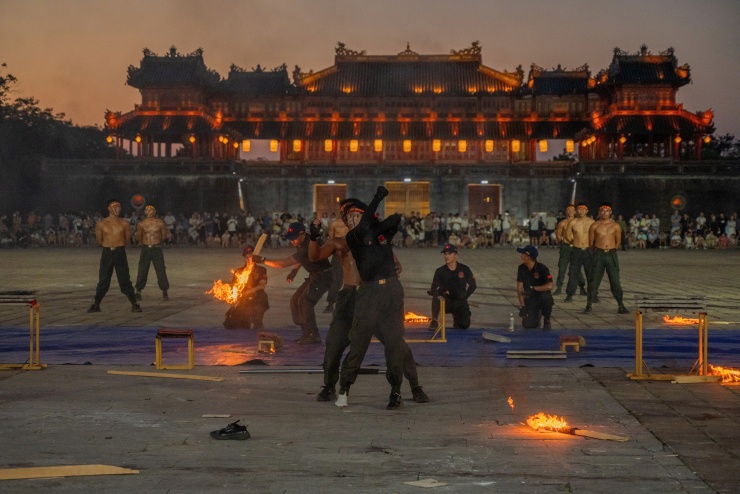 Hình ảnh "đã mắt" trước cổng Ngọ Môn - 19