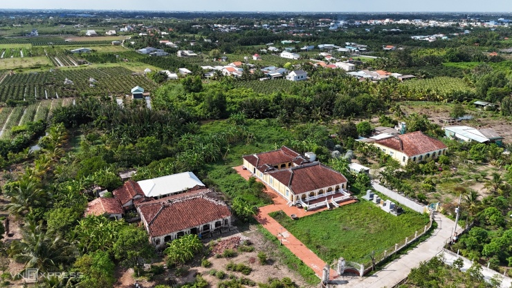 Loạt dinh thự trăm tuổi đổ nát ở miền Tây - 1