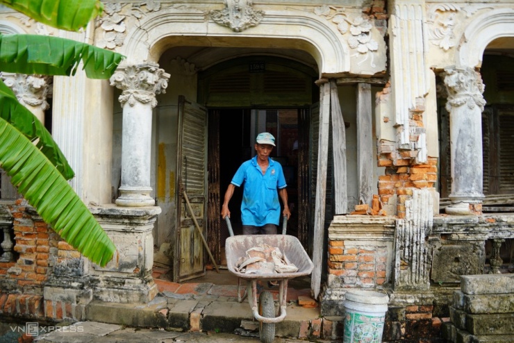Loạt dinh thự trăm tuổi đổ nát ở miền Tây - 15