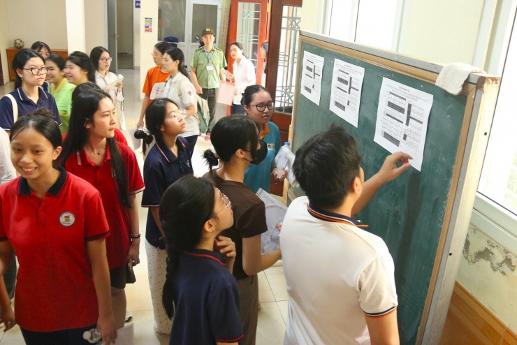 Thí sinh tham dự thi lớp 10 chuyên Sư phạm. Ảnh: Thanh Hùng
