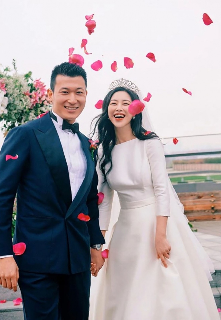 Thế nhưng, phía sau quyết định tưởng như “hạ mình kết hôn” ấy lại là một câu chuyện hoàn toàn khác.