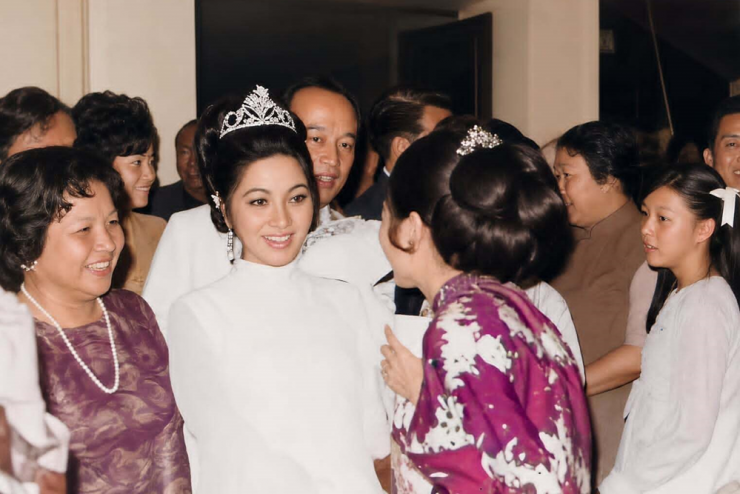 Ảnh hiếm đám cưới thế kỷ của 'nữ hoàng màn bạc' Thẩm Thúy Hằng và chồng tiến sĩ - 1