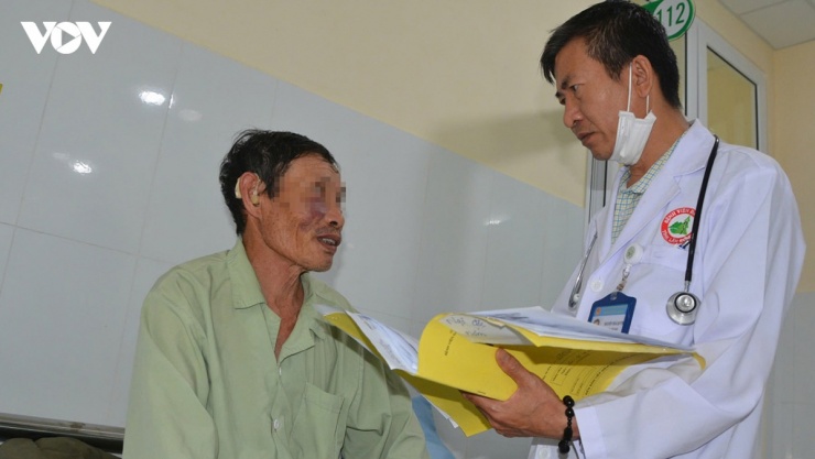 Ông H.L. ở phường Xuân Trường – Đà Lạt đang điều trị vì nấm độc tại Bệnh viện Đa khoa Lâm Đồng.