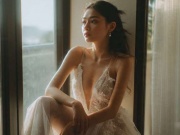 Đêm tân hôn, cô dâu ngọt lịm trong váy ren mỏng manh, chú rể lại lẻn xuống lầu ôm chặt "quá khứ"