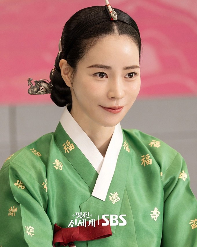 Tạo hình của Lim Ji Yeon trong phim 'My Royal Nemesis'. Ảnh: SBS