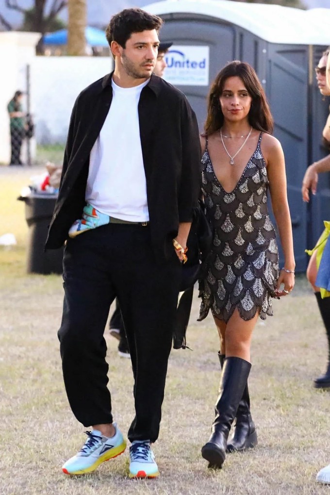 Camila Cabello và Henry Junior Chalhoub tại Coachella, tháng 4 vừa qua. Ảnh: Backgrid