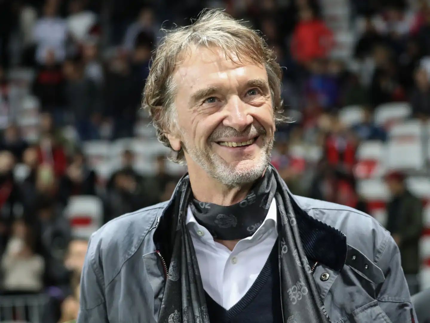 INEOS do Sir Jim Ratcliffe đứng đầu có quyền ưu tiên mua lại cổ phần của nhà Glazer, nhưng INEOS đang thiếu vốn do kinh doanh thua lỗ