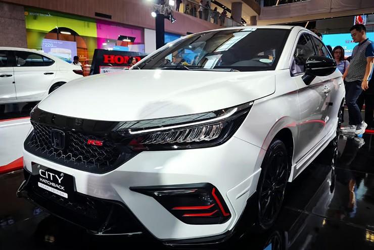 Sedan hạng B giảm giá tới hàng chục triệu đồng vẫn thất thu - 3