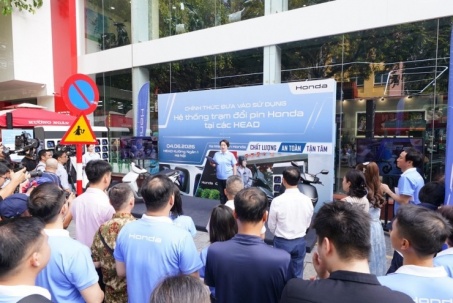 Honda Việt Nam mở bán hai mẫu xe máy điện Honda CUV e: và Honda UC3