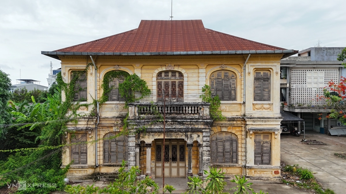 Loạt dinh thự trăm tuổi đổ nát ở miền Tây - 13