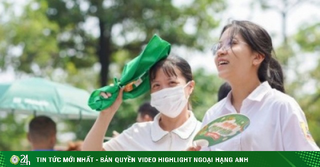 Sáng nay, thí sinh bước vào kỳ thi lớp 10 Trường THPT Chuyên ĐH Sư phạm Hà Nội