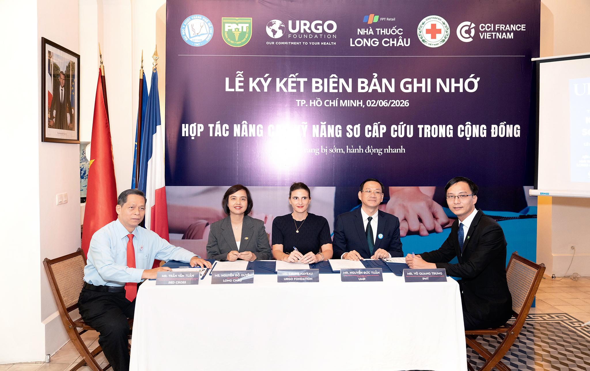 Các đơn vị ký kết hợp tác nâng cao kỹ năng sơ cấp cứu trong cộng đồng.