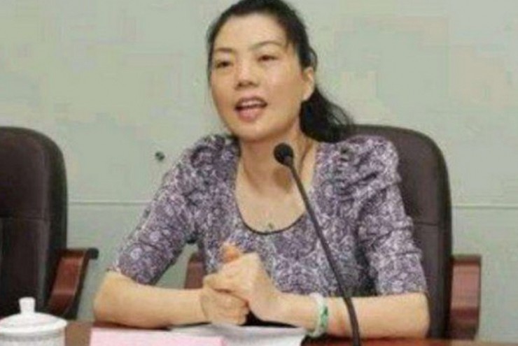 ‘Quan bà’ Trung Quốc bị ép dùng nhan sắc giúp chồng thăng tiến sự nghiệp