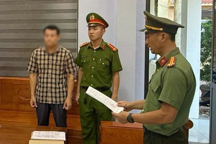 Hiệu trưởng một trường tiểu học ở Quảng Trị bị bắt tạm giam