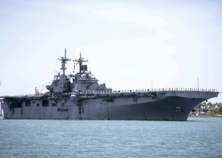 Tàu đổ bộ USS Boxer của Mỹ. Ảnh: AP