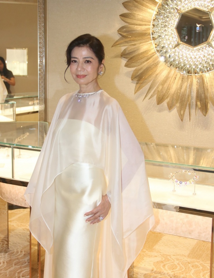 Chung Sở Hồng 'duyên dáng già đi' - 3