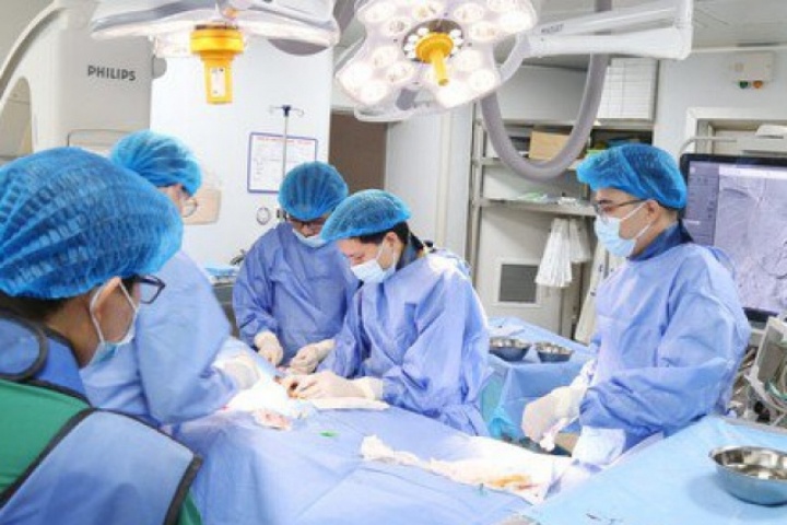 Sử dụng rượu bia nhiều năm, người đàn ông ngừng tuần hoàn 2 lần do nhồi máu cơ tim