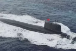 Tàu ngầm hạt nhân bí ẩn của Trung Quốc xuất hiện trên biển
