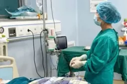 Hai lần chiến thắng ung thư hiếm gặp của cậu bé 7 tuổi