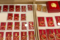Giá vàng tiếp tục giảm