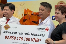 Chủ nhân giải độc đắc hơn 83 tỷ đồng không đeo mặt nạ nhận thưởng