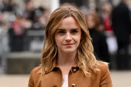 Emma Watson gây tranh cãi khi nói Hollywood không phải nơi để tìm kiếm tình bạn