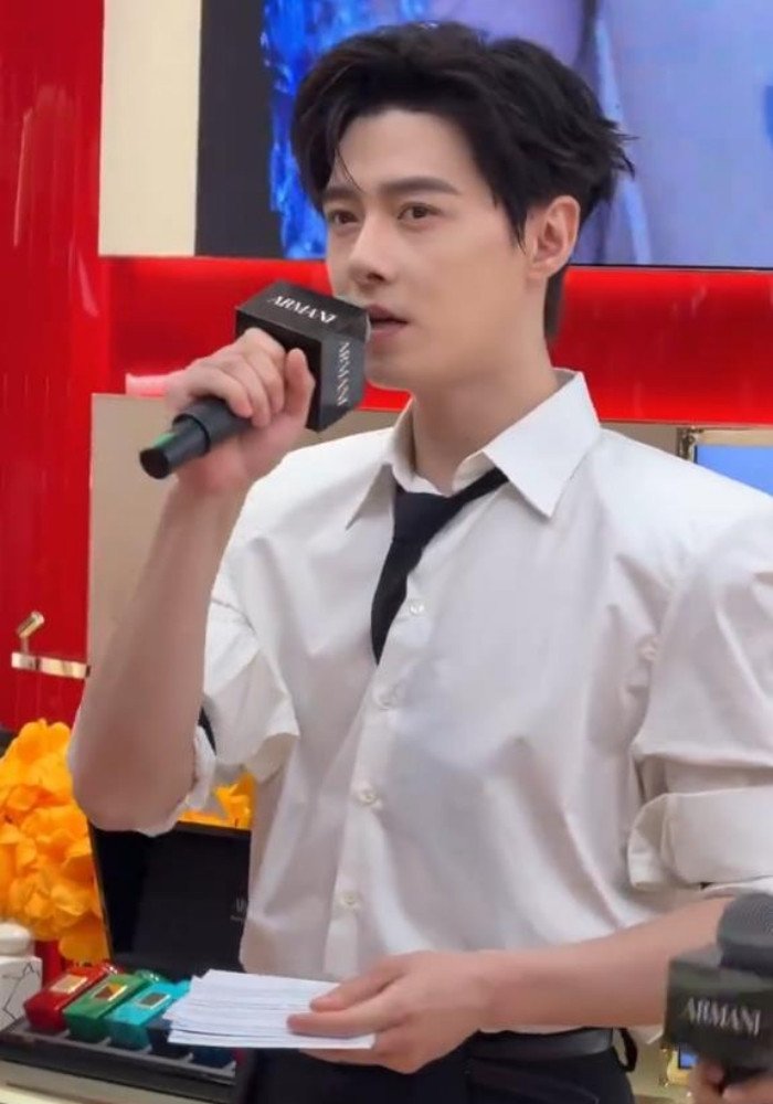 Phương Dật Luân gặp sự cố tại sự kiện.&nbsp;