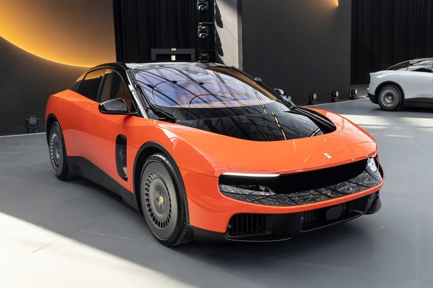Mẫu siêu xe điện Ferrari Luce nguyên bản.