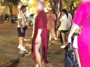 Xác minh vụ du khách nước ngoài mặc áo dài phối bikini gây bức xúc ở Hội An