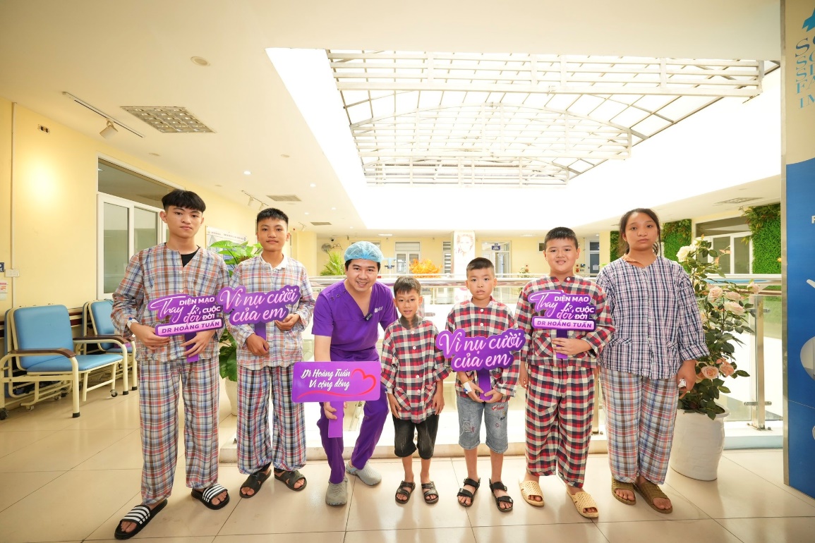 Rất nhiều em nhỏ đã được BS Hoàng Tuấn điều trị miễn phí (ảnh NVCC)