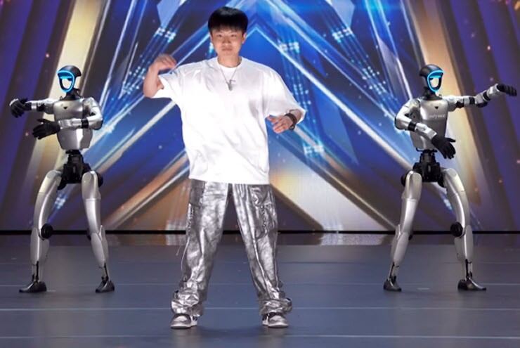 Video: Dàn siêu robot Trung Quốc đại náo sân khấu America's Got Talent