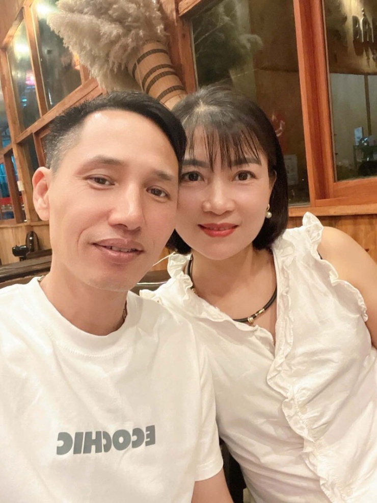 Vợ chồng chị Nguyễn Hoa. Ảnh: NVCC