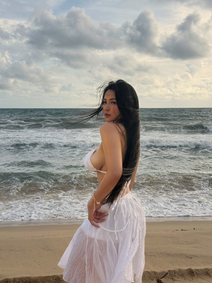 Thủy Top và dàn mỹ nhân đua nhau diện bikini tí hon - 1
