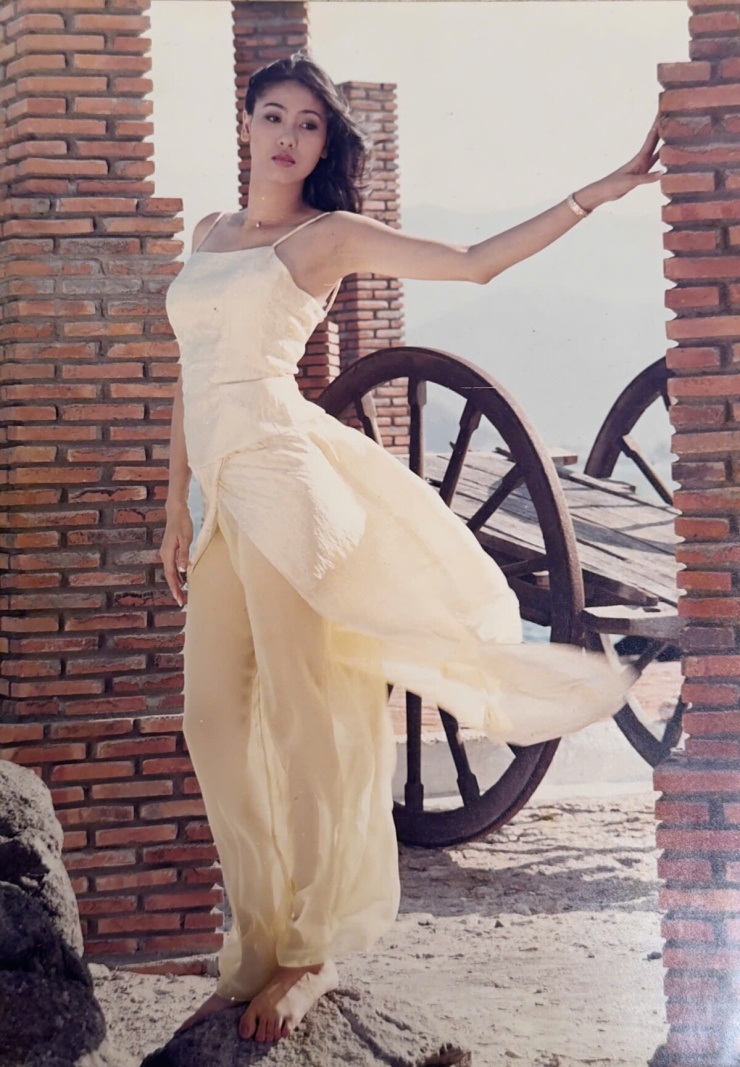 Nhan sắc thời trẻ của Hà Kiều Anh - 7