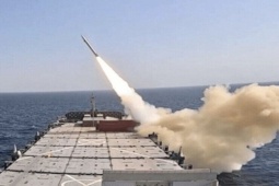 Quân Tehran nổ súng về phía eo biển Hormuz, Mỹ tiếp tục oanh tạc Iran
