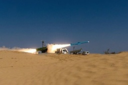 Hải quân Iran đe dọa lạnh gáy, hàng loạt tàu chiến Mỹ tháo chạy khỏi biển Oman