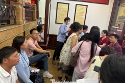 Lỗ ngay 4 triệu đồng/lượng, vì sao nhiều người vẫn xếp hàng mua vàng?