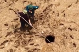 'Hố tử thần' xuất hiện giữa đồng, Chủ tịch Cao Bằng chỉ đạo khẩn