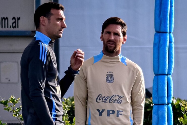 Scaloni tiết lộ Messi đã trở lại tập luyện cùng ĐT Argentina