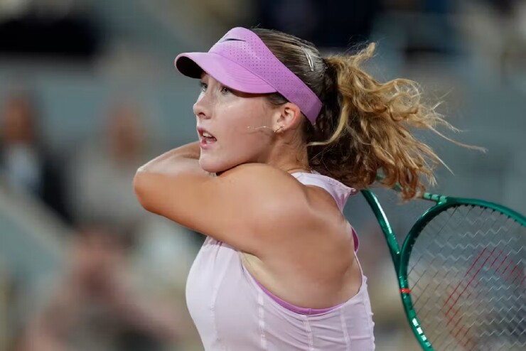 Andreeva tập trung tới mức nhìn rõ sợi lông nhỏ trên quả tennis đang bay đến&nbsp;