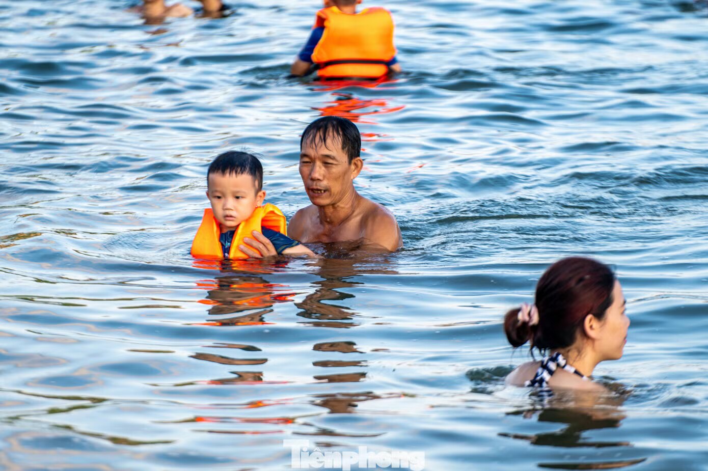 Nô nức đi biển Hạ Long - 13