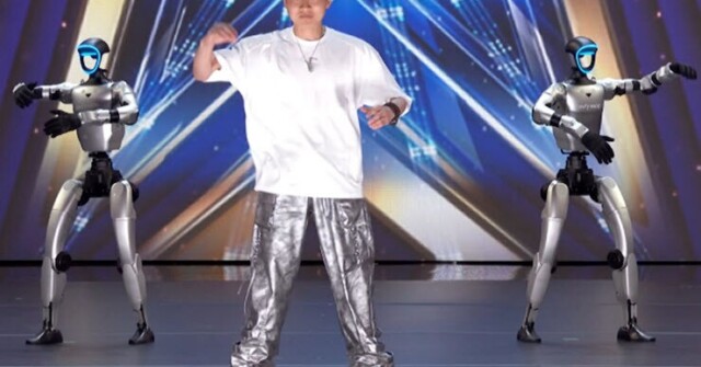Video: Dàn siêu robot Trung Quốc đại náo sân khấu America"s Got Talent